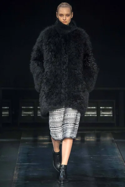Look 19